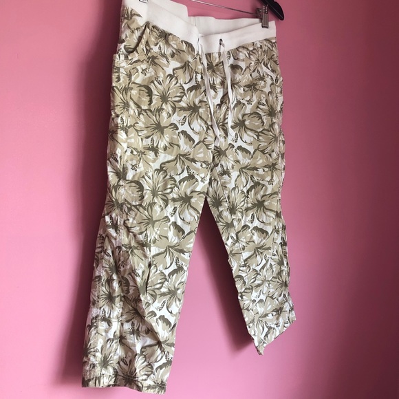 🔹2/$30🔹 Size 10 Floral Brown Capris - Picture 4 of 10